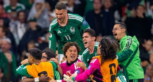 Celebración de los goles de México en el partido contra Ecuador