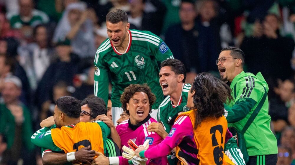 Celebración de los goles de México en el partido contra Ecuador
