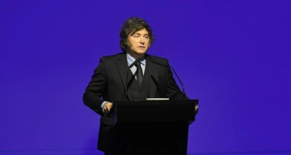 Javier Milei y Diego Santilli en la asunción de la Jefatura de Gabinete