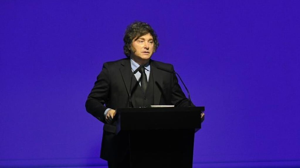 Javier Milei y Diego Santilli en la asunción de la Jefatura de Gabinete