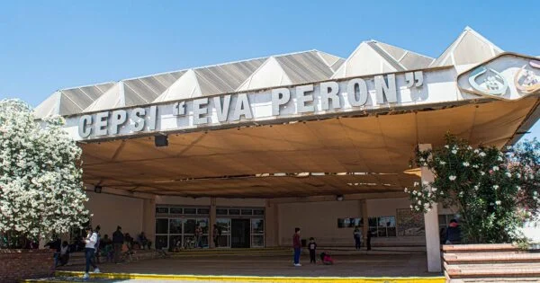 Niño en terapia intensiva tras caer a pileta