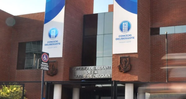 Sesión del Concejo Deliberante de Neuquén discutiendo el nuevo Código de Convivencia