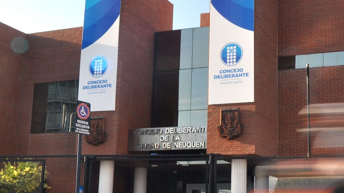 Sesión del Concejo Deliberante de Neuquén discutiendo el nuevo Código de Convivencia