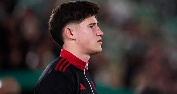 Oso Martínez en acción con el Sevilla