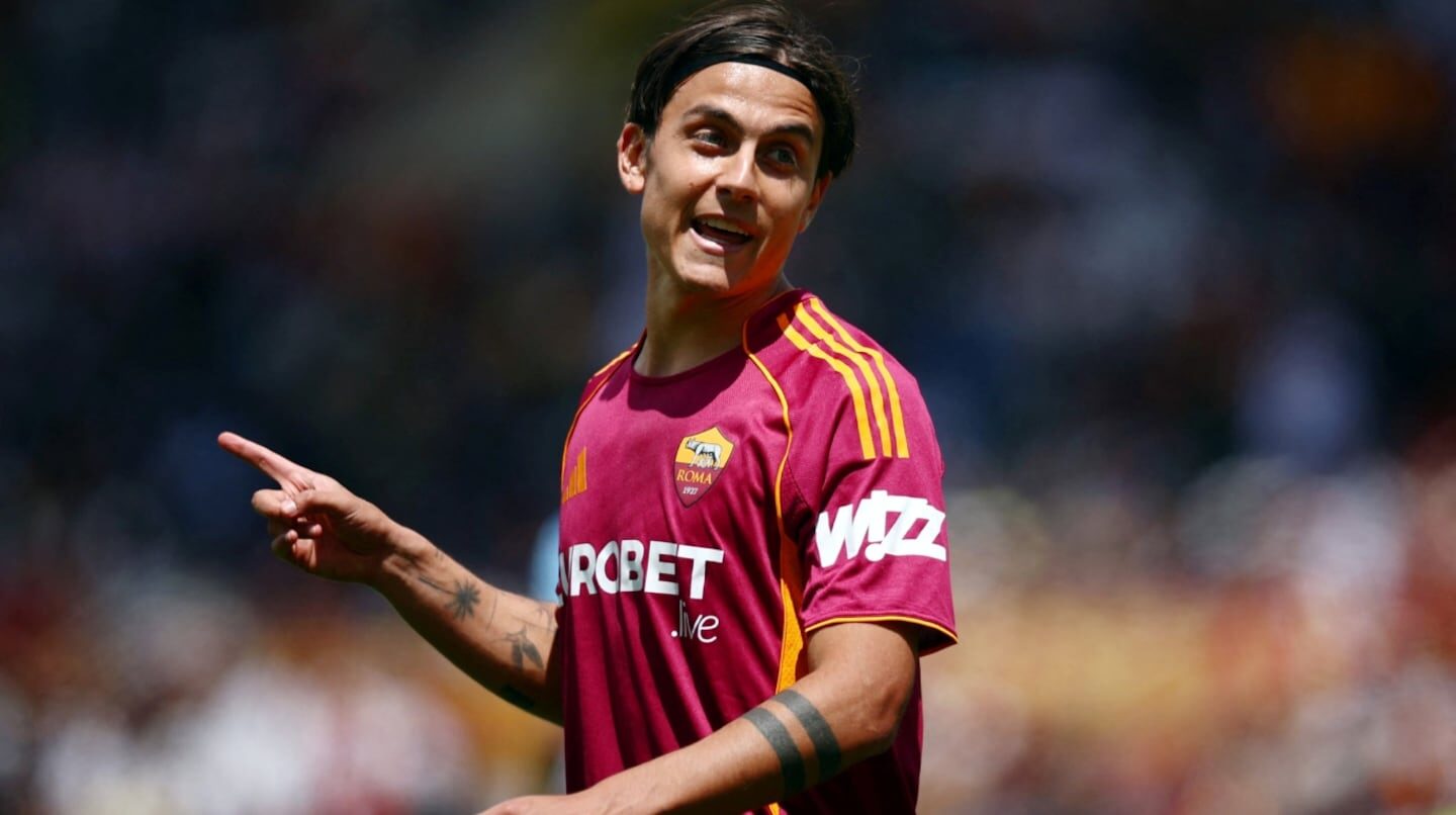 Paulo Dybala en acción con la camiseta de la Roma