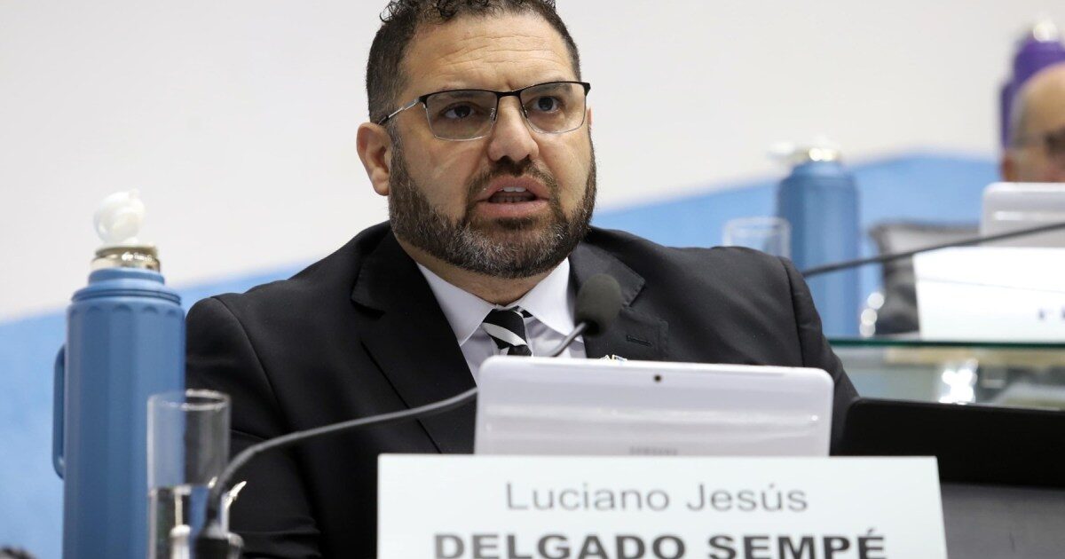Luciano Delgado Sempé presenta un proyecto legislativo en Río Negro