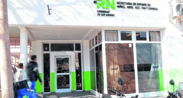 Jóvenes en un aula durante una capacitación sobre acompañamiento en Río Negro