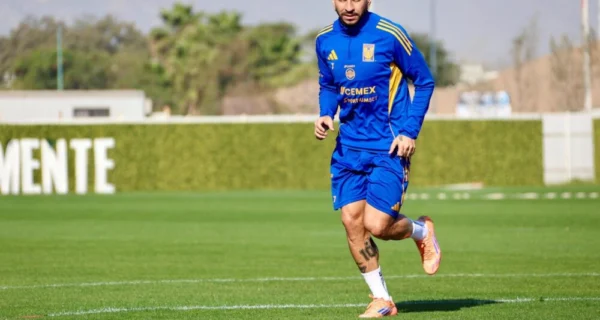 Ángel Correa en un entrenamiento con Tigres