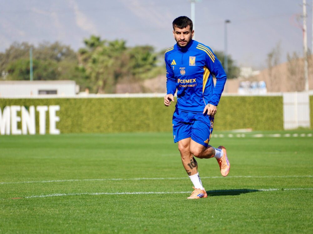 Ángel Correa en un entrenamiento con Tigres
