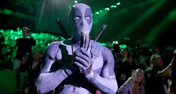 Ryan Reynolds en Comic-Con disfrazado de Deadpool