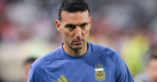 Lionel Scaloni dirigiendo a la Selección Argentina en un partido del Mundial 2026