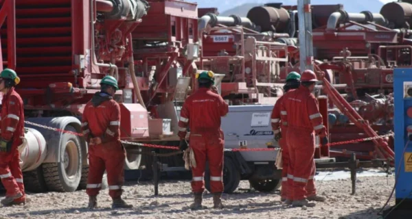 Vista aérea de Vaca Muerta, área de actividad de fractura hidráulica