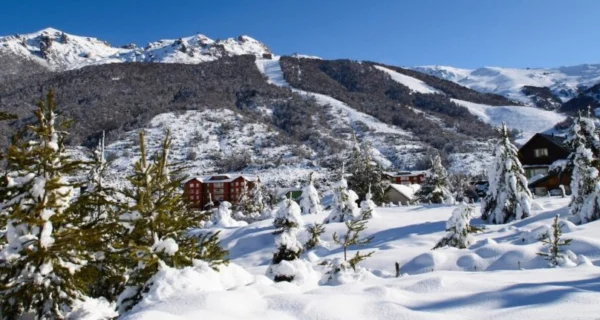 Familias disfrutando de unas vacaciones de invierno en Bariloche