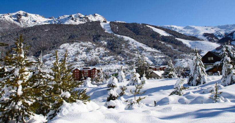 Familias disfrutando de unas vacaciones de invierno en Bariloche