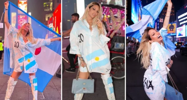 Vicky Xipolitakis en Times Square con look argentino