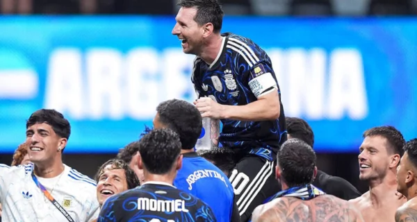 Celebración de la selección argentina tras vencer a Inglaterra