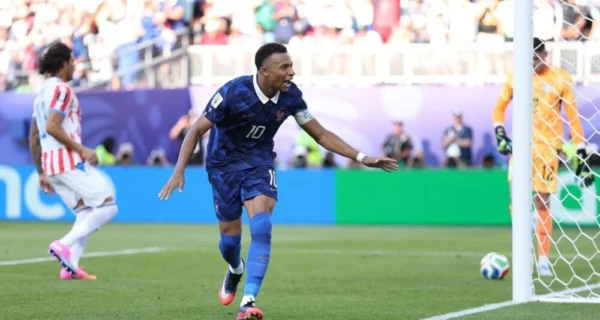 Kylian Mbappé celebra su gol en el partido entre Francia y Paraguay en el Mundial 2026