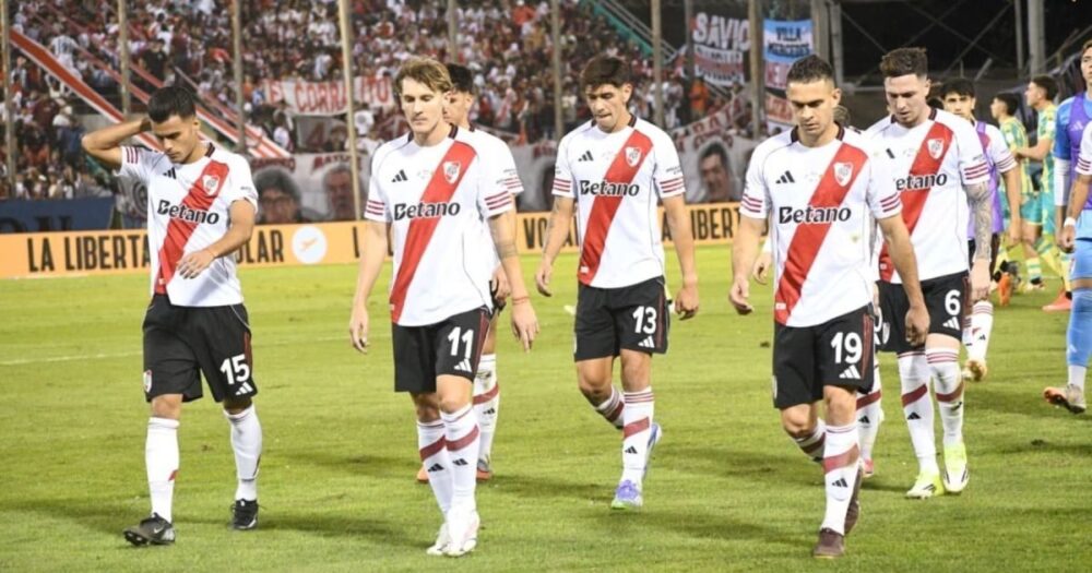 Aldosivi celebra su victoria sobre River Plate