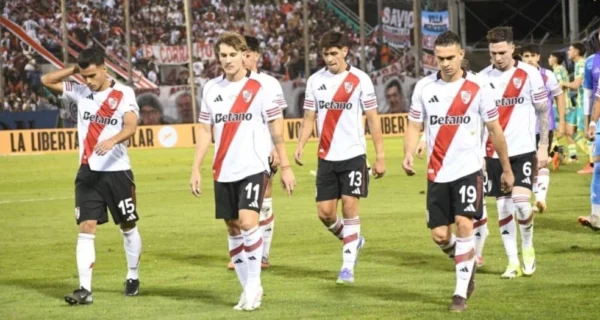 Aldosivi celebra su victoria sobre River Plate