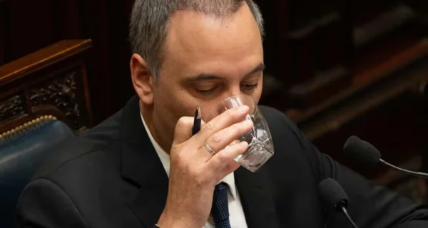 Manuel Adorni en el contexto de la investigación judicial por enriquecimiento ilícito