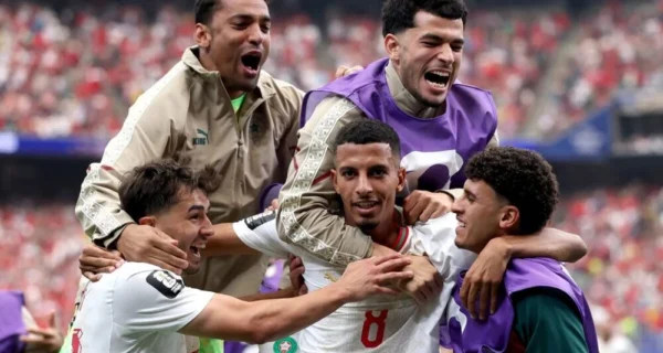 Azzedine Ounahi celebra su gol durante el partido entre Marruecos y Canadá