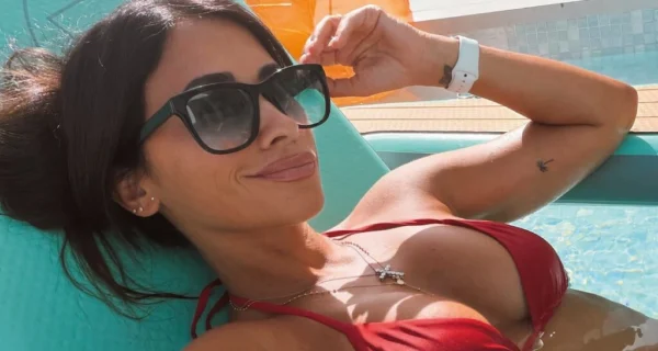 Antonela Roccuzzo en microbikini