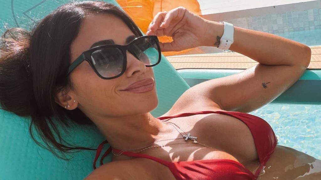 Antonela Roccuzzo en microbikini