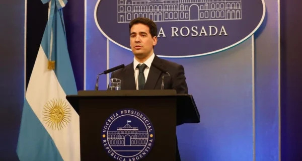 Adrián Ravier en conferencia de prensa