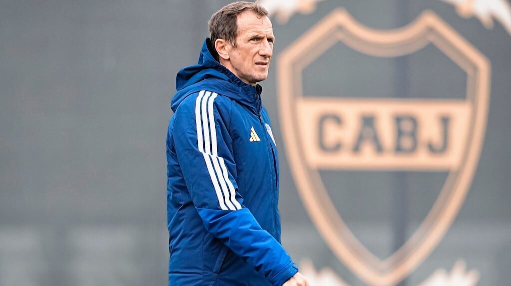Entrenador Rodolfo Arruabarrena dirigiendo a Boca Juniors