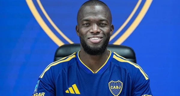 Enner Valencia con la camiseta de Boca Juniors