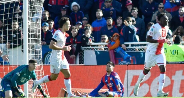 Huracán celebra el triunfo sobre San Lorenzo