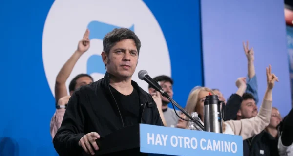 Kicillof en el plenario del Movimiento Derecho al Futuro