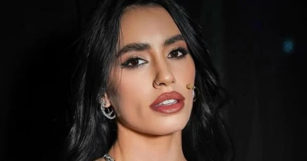 Lali Espósito convocando a marcha