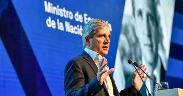 Luis Caputo en conferencia de prensa