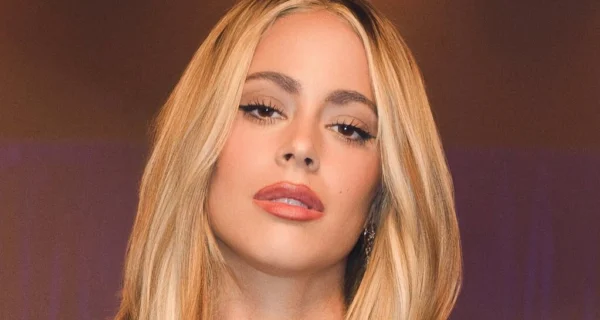 Tini Stoessel en el video de "Pa' él"