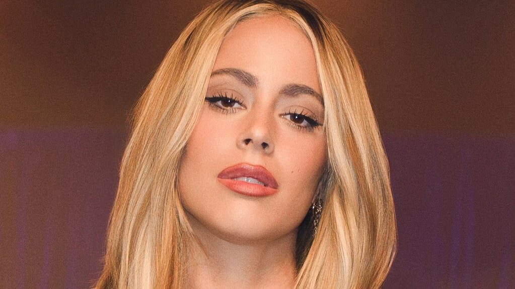 Tini Stoessel en el video de "Pa' él"